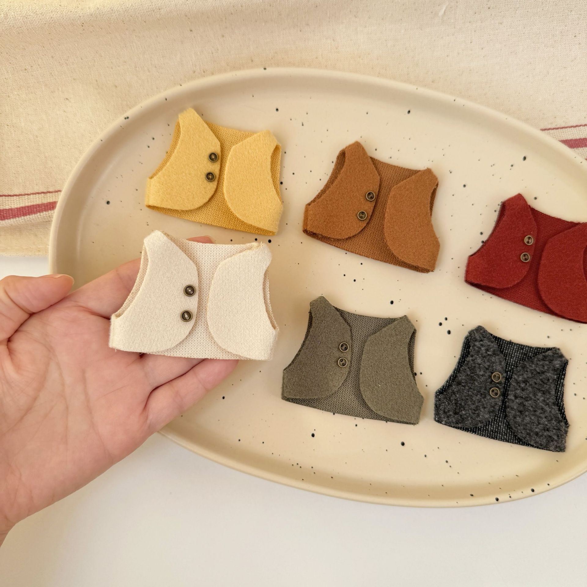 Handgemaakte 10cm poppenkledin - Vintage Toy Collector recensie en prijs